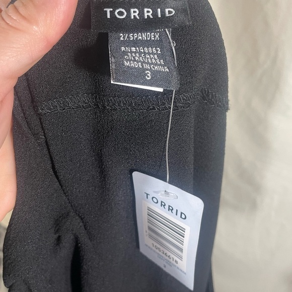NWT Torrid Black Short Sleeve Crepe Blouse w/laser cutout detail Size 3X - Picture 4 of 5
